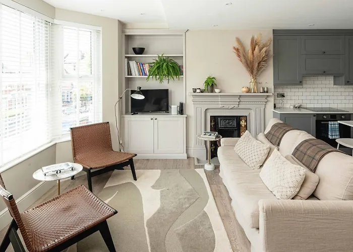 Stylish Crouch End 2B2B Flat - Sleeps 6